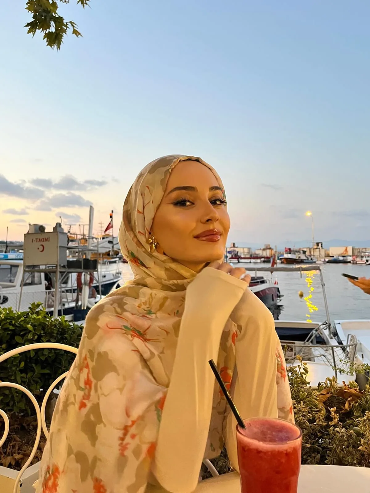 Esra - Bağcılar Escort